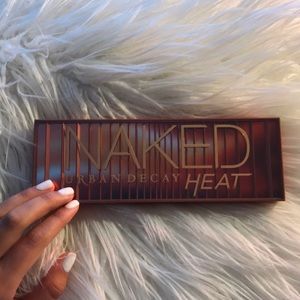 Urban Decay Naked Heat Eyeshadow Palette